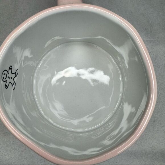 Pink Scattered Gingerbread Men
Mug - Picture 7 of 9